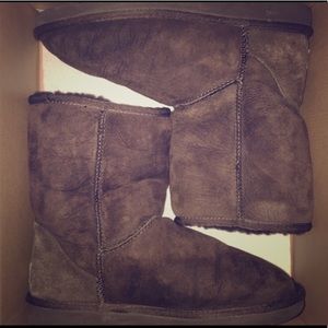 Woman’s Uggs size 8